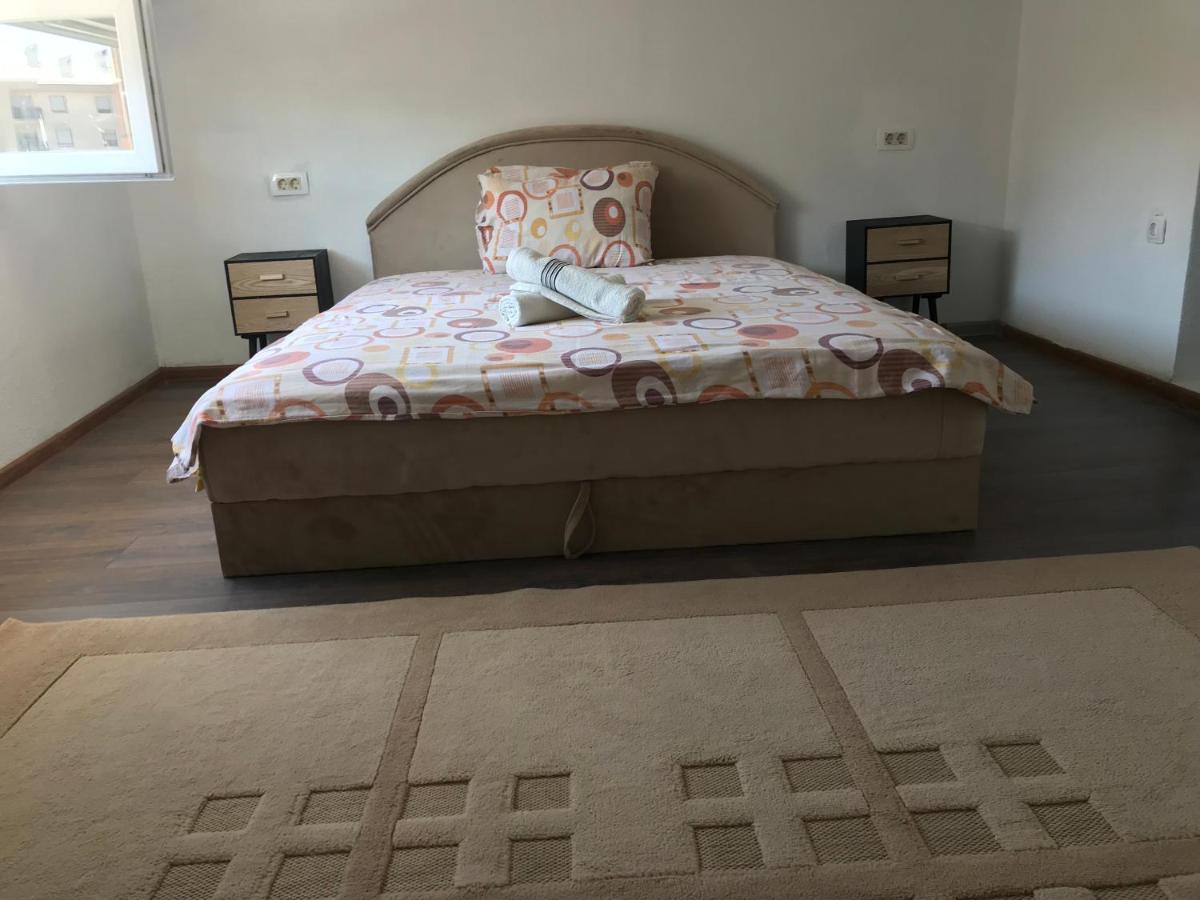 Apartment Old Town พอดโกริกา ภายนอก รูปภาพ